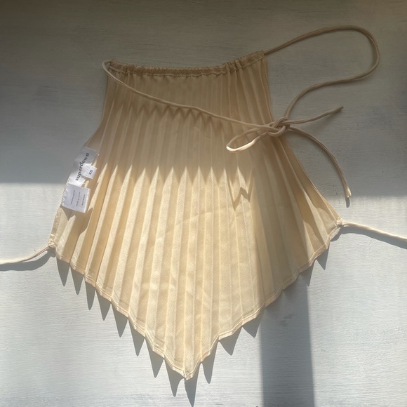 Ivy halter top by Superdown - Picture 2 of 7